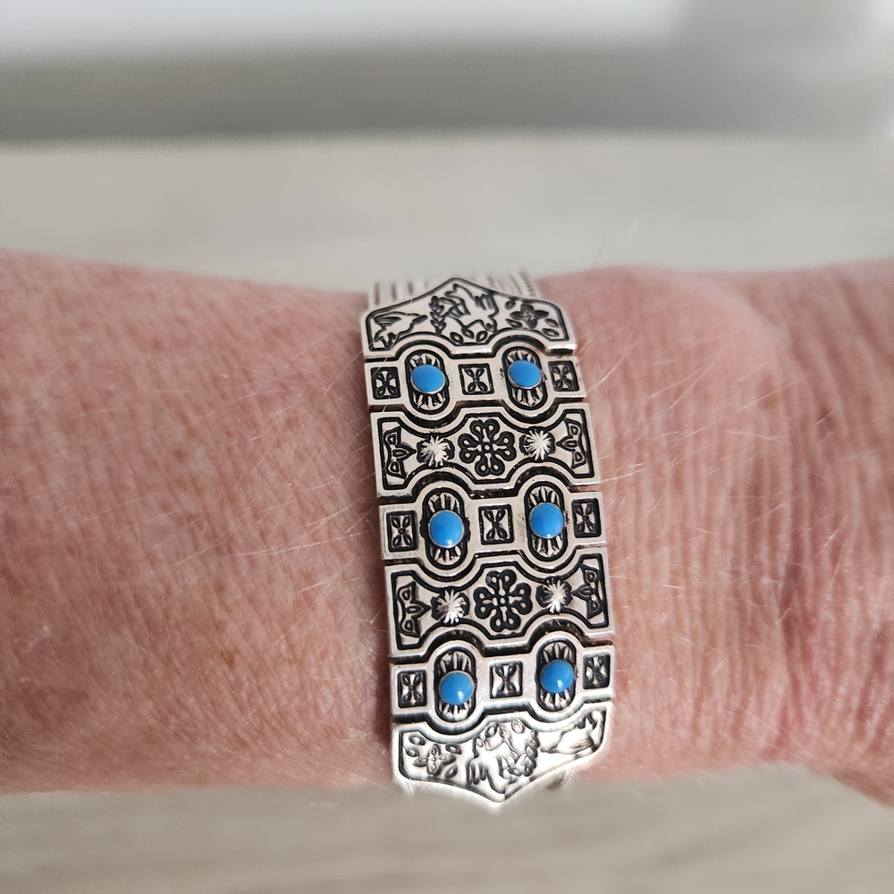Intricate Bali Style Silver Bracelet with Blue Accent Stones - Picture 2 of 10